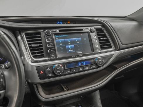 Used 2018 Toyota Highlander Limited image 22