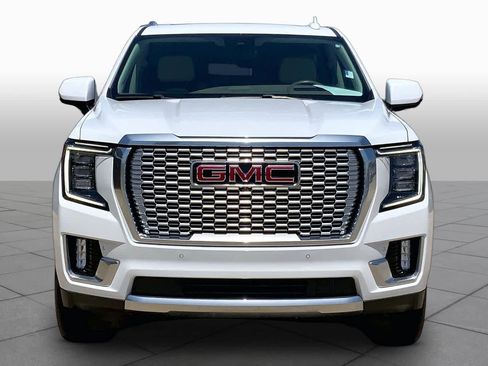 Used 2023 GMC Yukon Denali w/ Advanced Technology Package AWD/4WD image 4