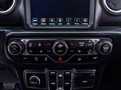 Used 2019 Jeep Wrangler Unlimited Sahara AWD/4WD image 22
