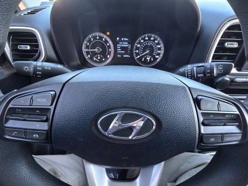 Used 2021 Hyundai Venue SE image 9