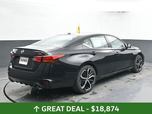 Used 2024 Nissan Altima 2.5 SR FWD image 11