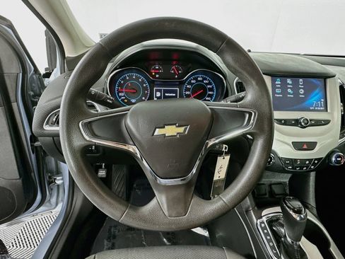 Used 2017 Chevrolet Cruze LS FWD image 11