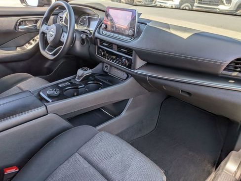 Used 2024 Nissan Rogue SV AWD/4WD image 32