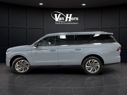 Used 2025 Lincoln Navigator L Reserve image 34