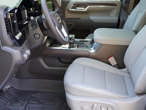 New 2026 GMC Sierra 1500 SLT image 10