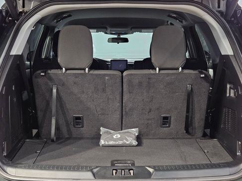 Used 2023 Ford Explorer XLT image 18