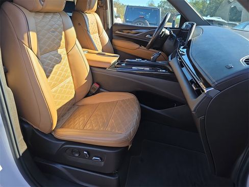 Used 2022 Cadillac Escalade Premium Luxury w/ LPO, Radiant Package image 46