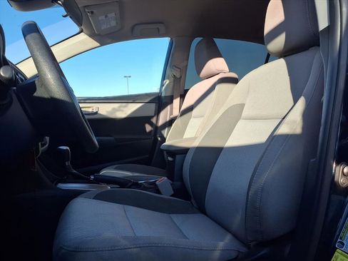 Used 2017 Toyota Corolla image 6