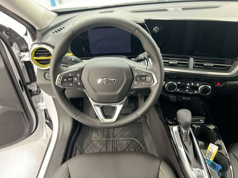 Used 2025 Chevrolet Trax ACTIV w/ Driver Confidence Package FWD image 19