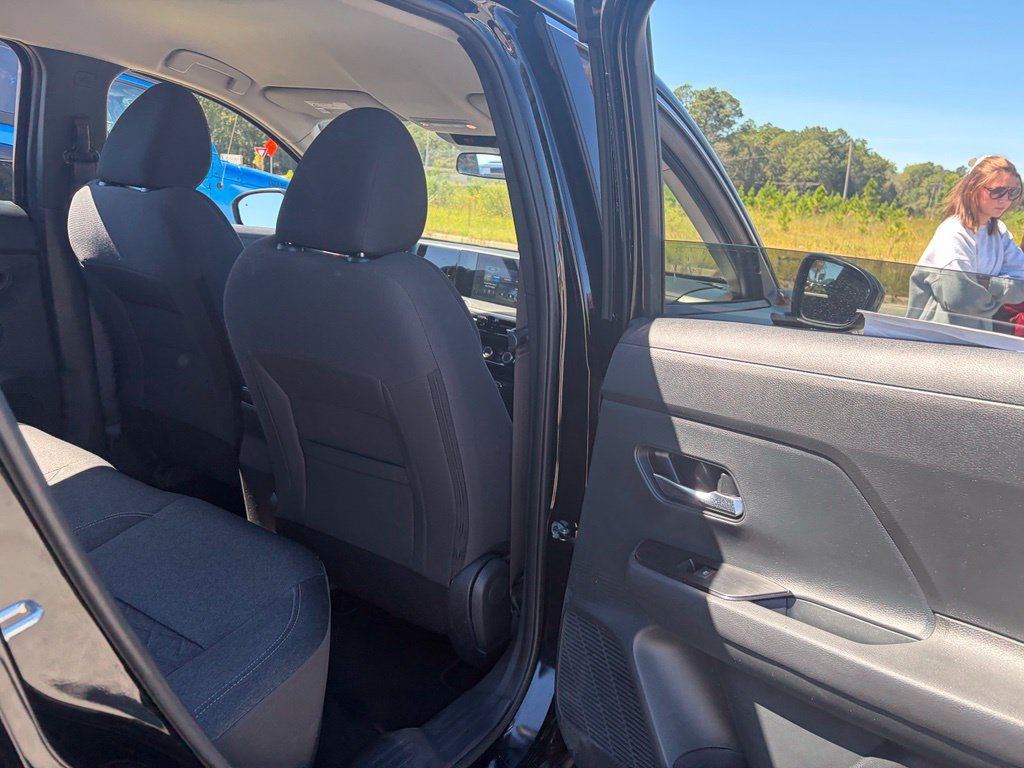 Used 2025 Nissan Kicks SV FWD image 43