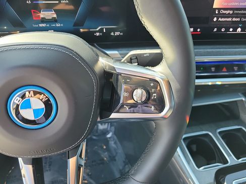 Used 2023 BMW i7 xDrive60 w/ Executive Package 2 AWD/4WD image 26