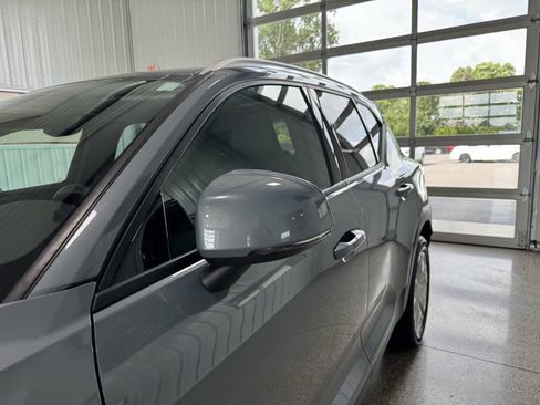 Used 2021 Volvo XC40 T5 Momentum image 44