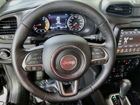 Used 2022 Jeep Renegade Latitude w/ Convenience Group AWD/4WD image 11