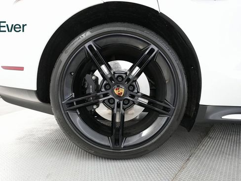 Used 2021 Porsche Taycan 4S image 19