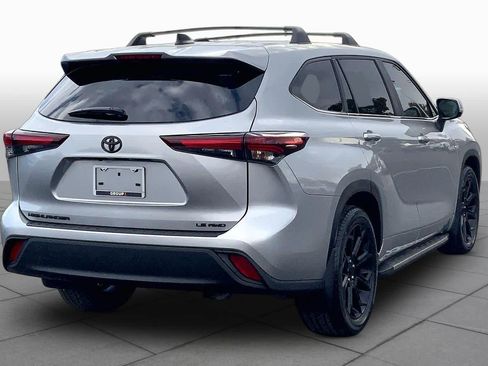 Used 2024 Toyota Highlander LE AWD/4WD image 13