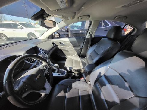 Used 2016 Chevrolet Cruze LT image 10