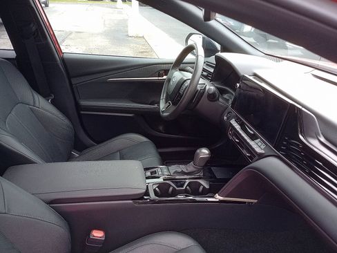 Used 2025 Toyota Camry XSE image 7