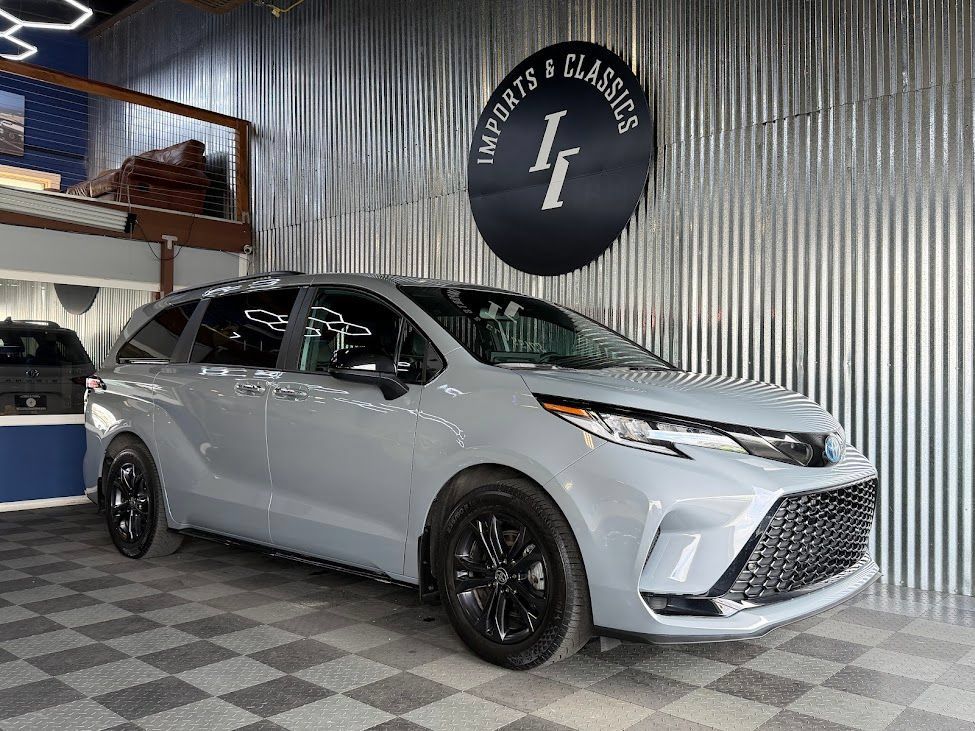 Used 2025 Toyota Sienna XSE AWD/4WD image 2