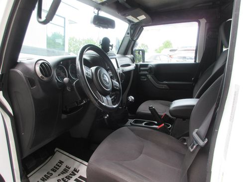 Used 2015 Jeep Wrangler Unlimited Sport w/ Quick Order Package 23S AWD/4WD image 9