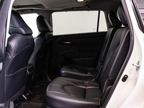 Used 2023 Toyota Highlander XLE AWD/4WD image 43