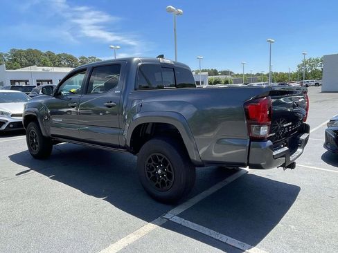 Used 2022 Toyota Tacoma SR5 RWD image 14