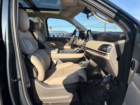 Certified 2022 Lincoln Navigator L Reserve image 14