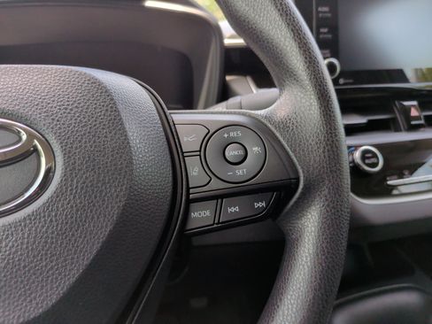 Used 2022 Toyota Corolla LE FWD image 22