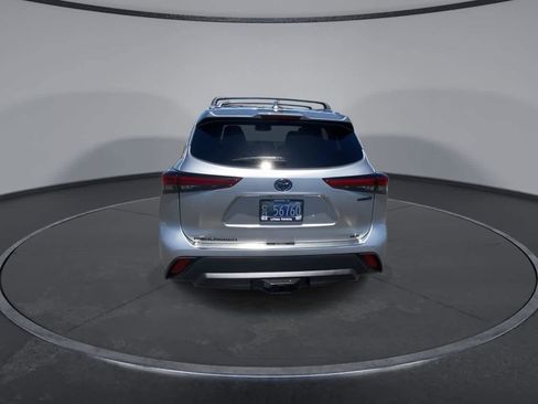Used 2023 Toyota Highlander XLE AWD/4WD image 7