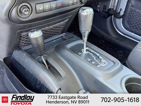 Used 2017 Jeep Wrangler Unlimited Rubicon w/ Cold Weather Group AWD/4WD image 9