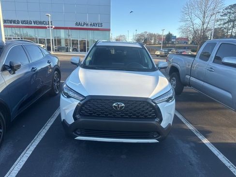 Used 2024 Toyota Corolla Cross LE image 1