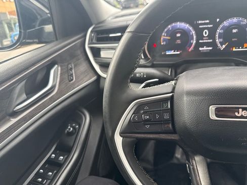 Used 2023 Jeep Grand Cherokee L Limited AWD/4WD image 30