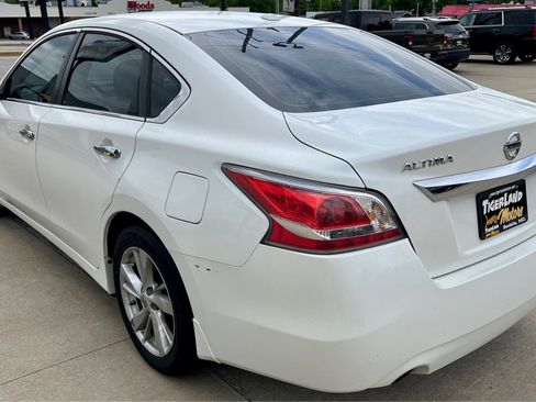 Used 2014 Nissan Altima 2.5 SV w/ Convenience Package FWD image 5