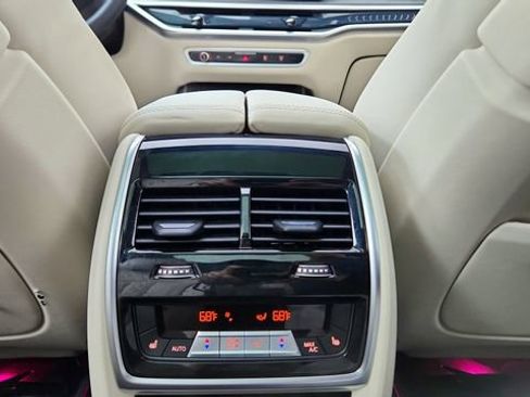 Used 2025 BMW X7 xDrive40i w/ Executive Package image 42