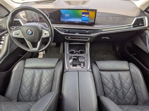 Used 2025 BMW X7 xDrive40i w/ Premium Package AWD/4WD image 16