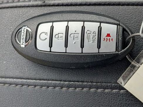 Used 2018 Nissan Rogue SL w/ Premium Package image 32