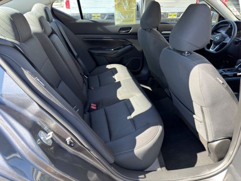 Used 2023 Nissan Altima 2.5 SV FWD image 12