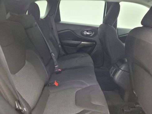 Used 2021 Jeep Cherokee Latitude image 19