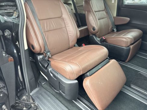 Used 2017 Toyota Sienna Limited image 24