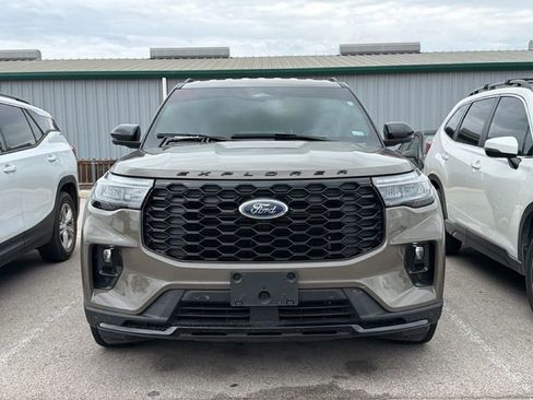 Used 2026 Ford Explorer ST-Line w/ Premium Package RWD image 2