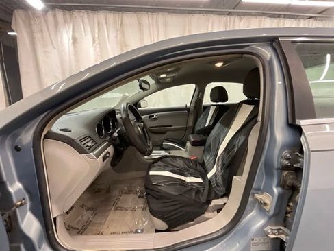 Used 2009 Saturn Aura XE FWD image 10