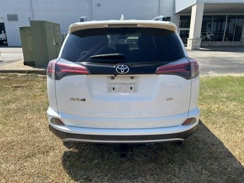 Used 2018 Toyota RAV4 SE w/ Power Extra Value Package FWD image 4