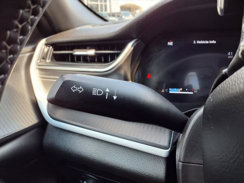 Used 2024 Jeep Grand Cherokee L Laredo image 38