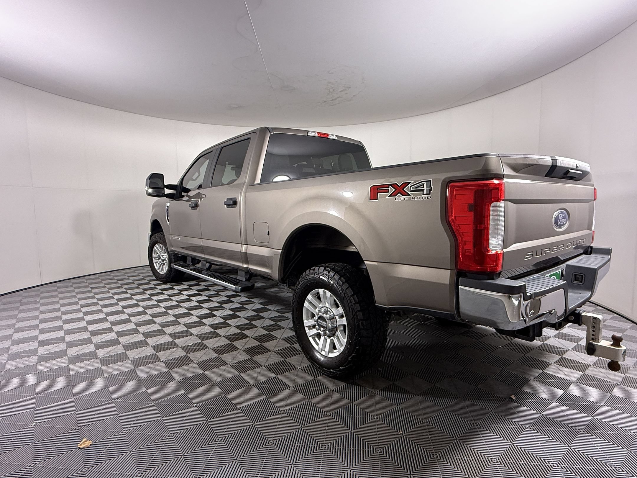 Used 2019 Ford F250 XL w/ STX Appearance Package AWD/4WD image 3