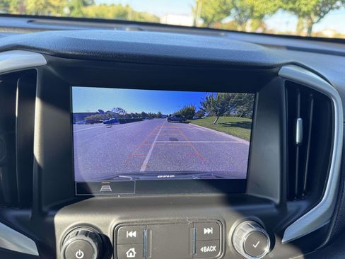 Used 2023 GMC Terrain SLT image 24