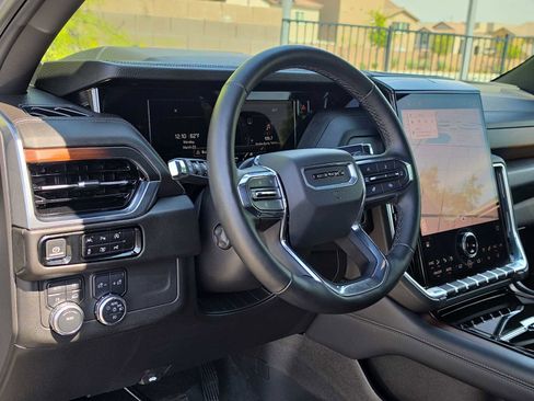 Used 2025 GMC Yukon Denali image 2