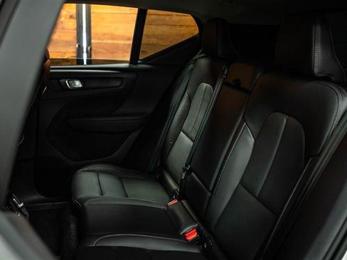 Used 2024 Volvo XC40 B5 Plus image 11