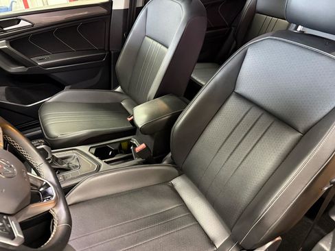 Used 2022 Volkswagen Tiguan SE image 16