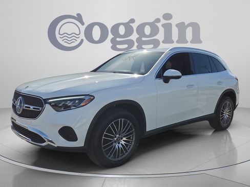 Used 2025 Mercedes-Benz GLC 300 image 1
