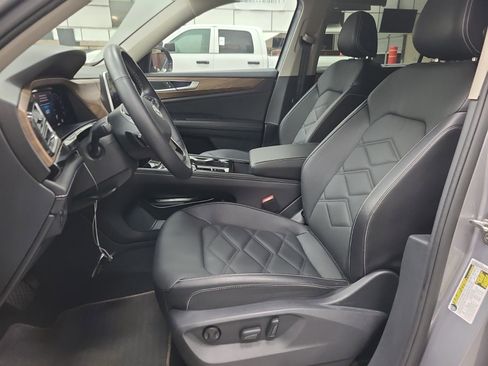 Used 2025 Volkswagen Atlas SE image 11