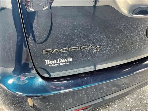 Used 2025 Chrysler Pacifica Limited FWD image 23